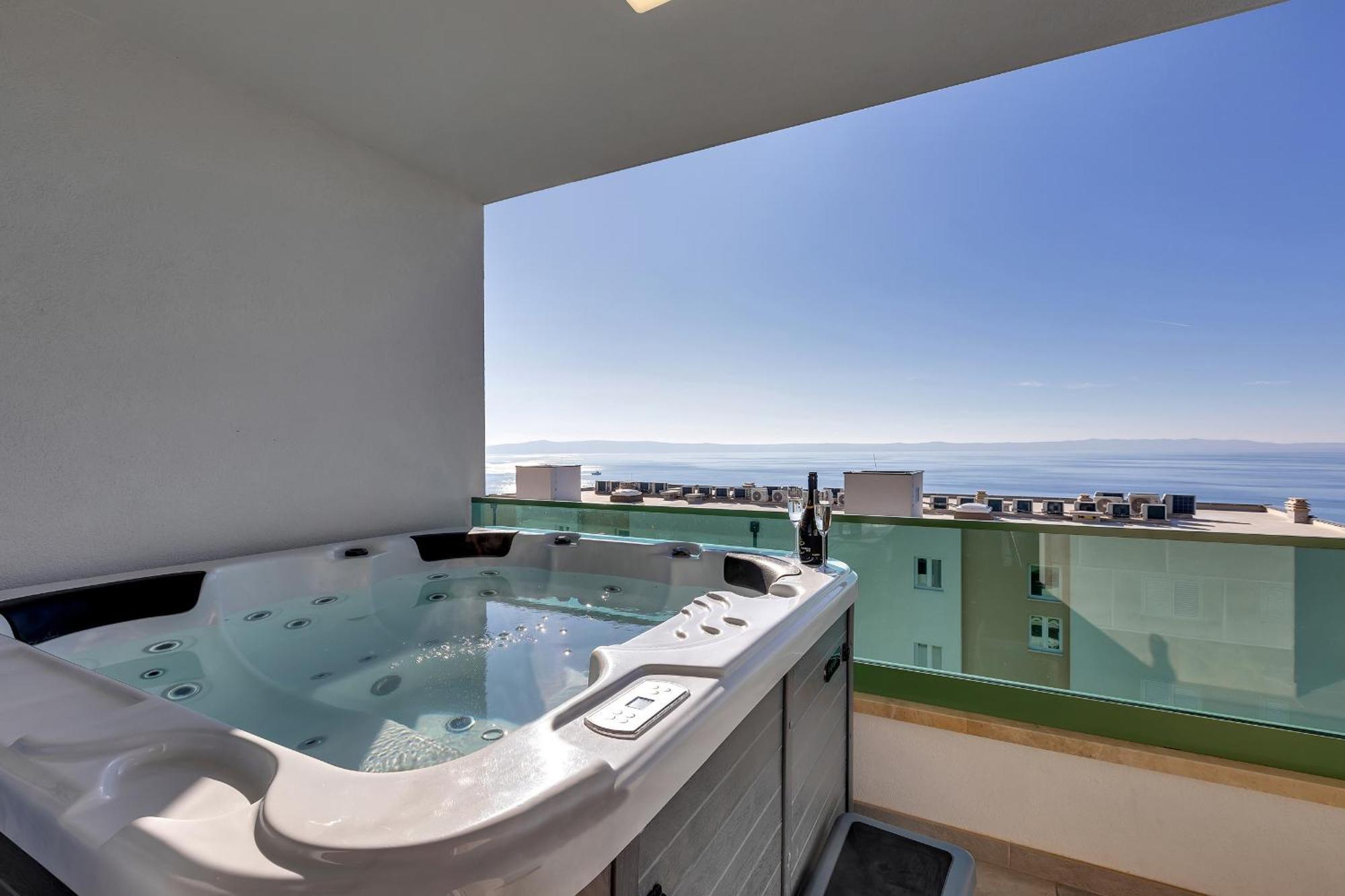 马卡尔斯卡Exclusive Penthouse Big Blue With Private Jacuzzi公寓 外观 照片